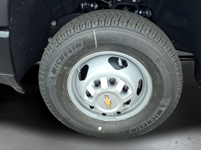 New 2026 Summit White Chevrolet Work Truck image 15