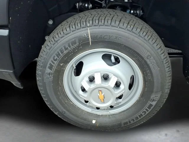 New 2026 Summit White Chevrolet Work Truck image 15