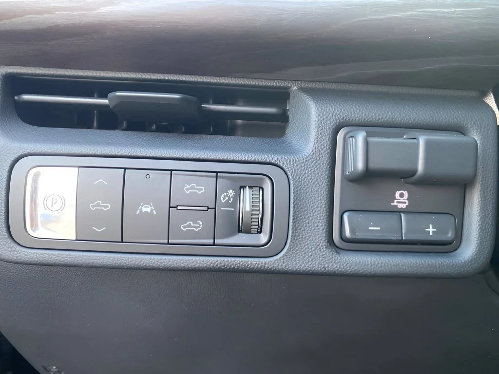 Used 2025 Onyx Black GMC Max Range Denali image 20