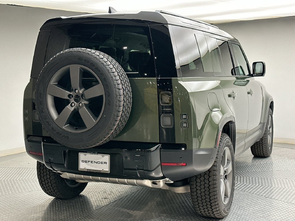 New 2026 Woolstone Green Metallic Land Rover S image 3