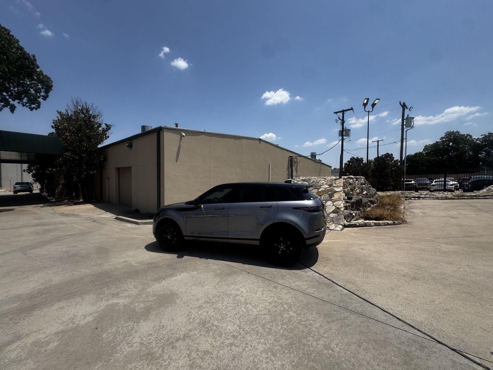 Used 2025 Eiger Grey Land Rover Core S image 2