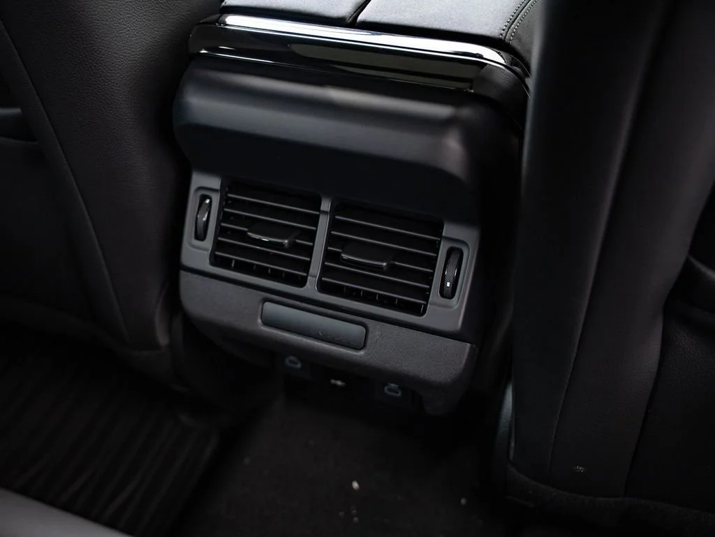 New 2026 Fuji White Land Rover Dynamic image 36