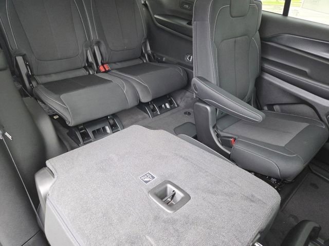 New 2026 Bright White Clear-Coat Exterior Paint Jeep Laredo image 31