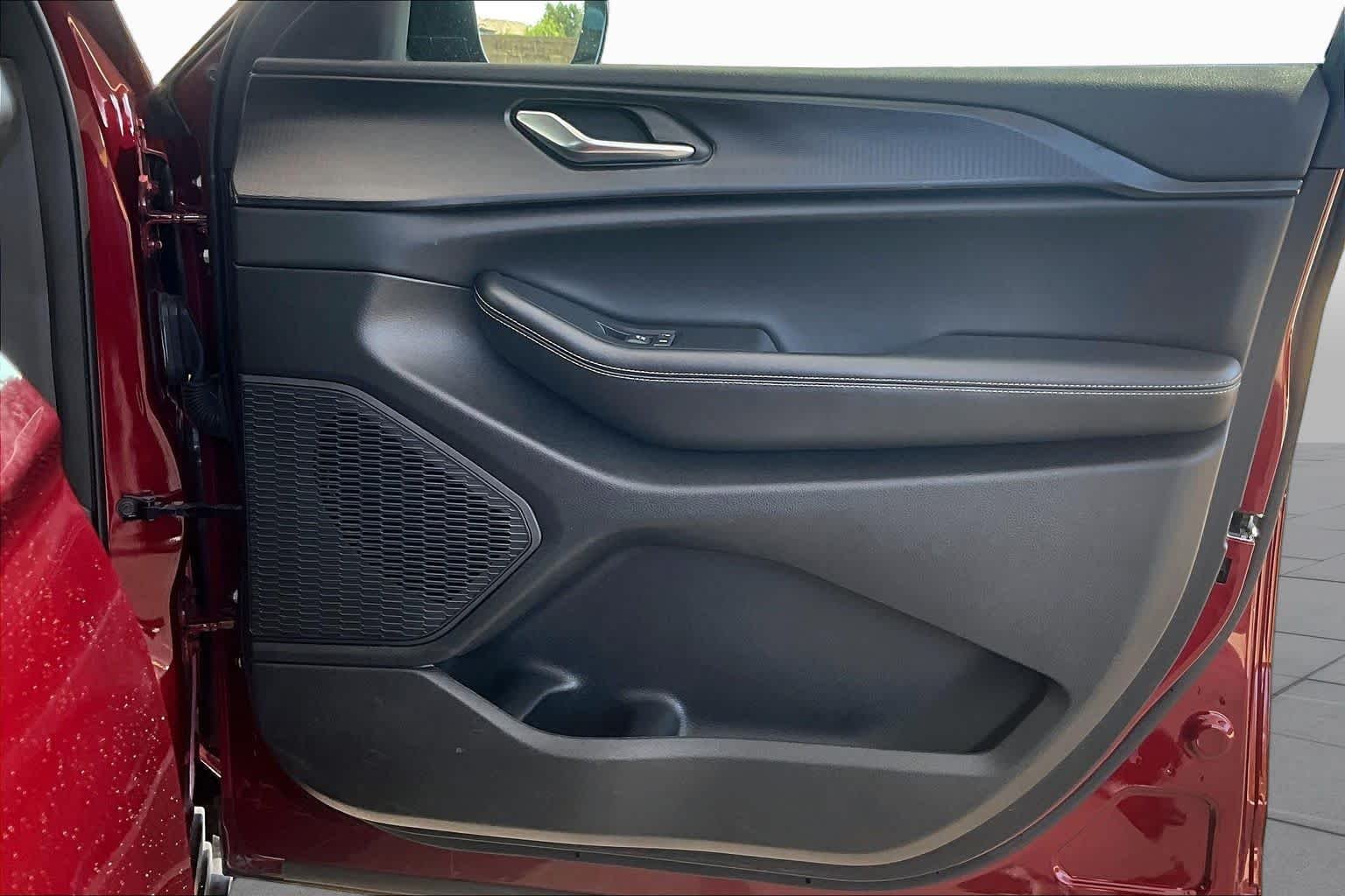 Used 2024 Velvet Red Pearlcoat Jeep Altitude image 22