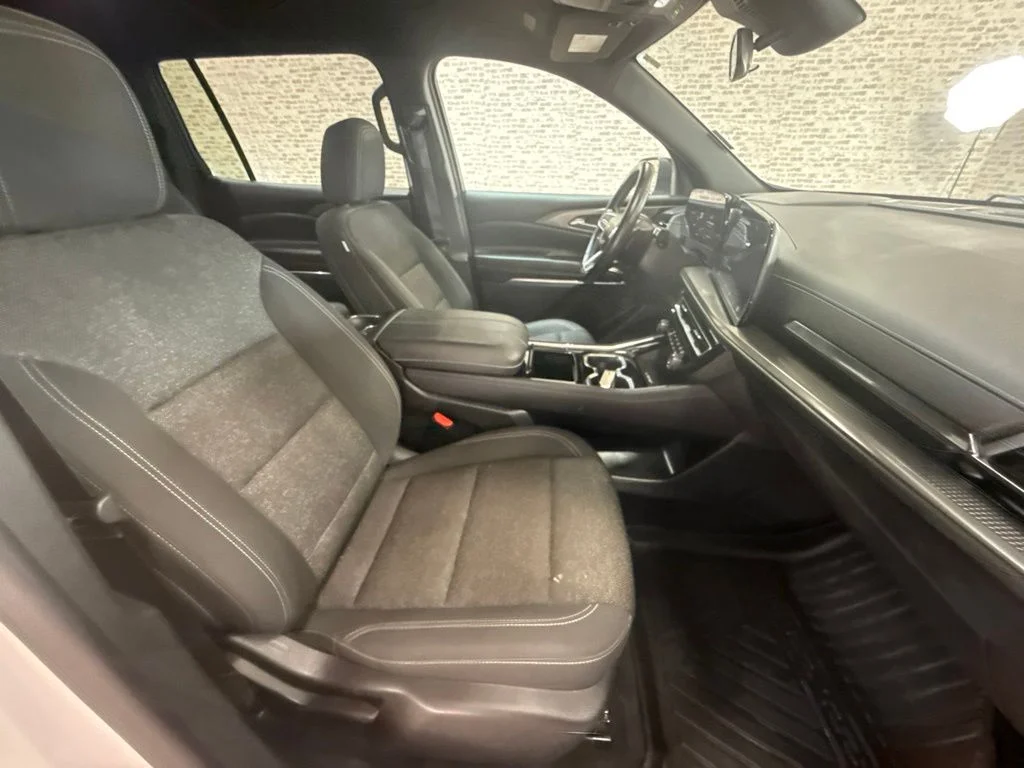 Used 2024 Summit White Chevrolet LT image 11