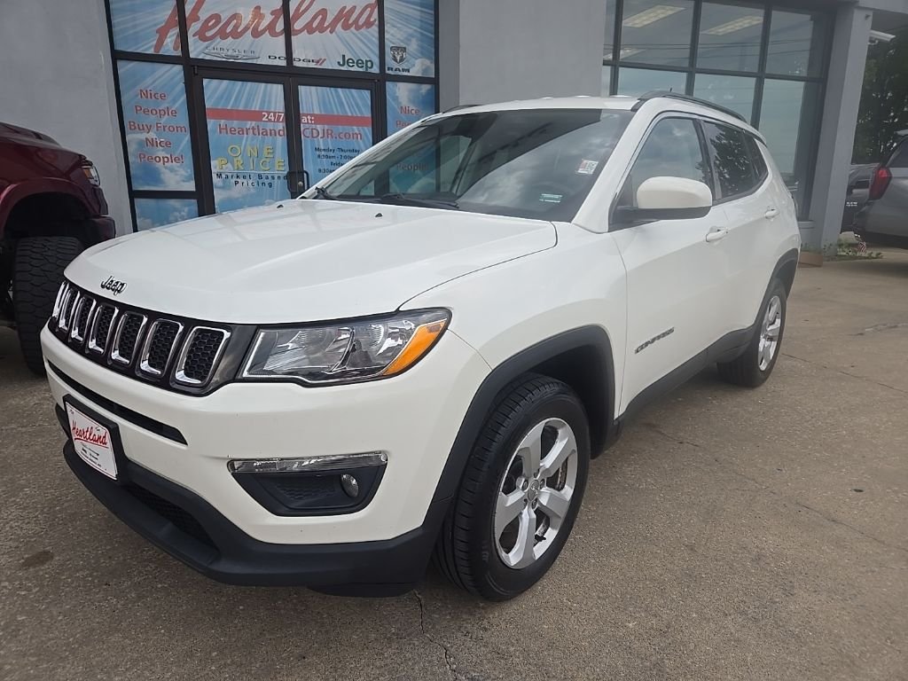Used 2018 Jeep Compass Latitude with VIN 3C4NJDBBXJT314915 for sale in Kansas City