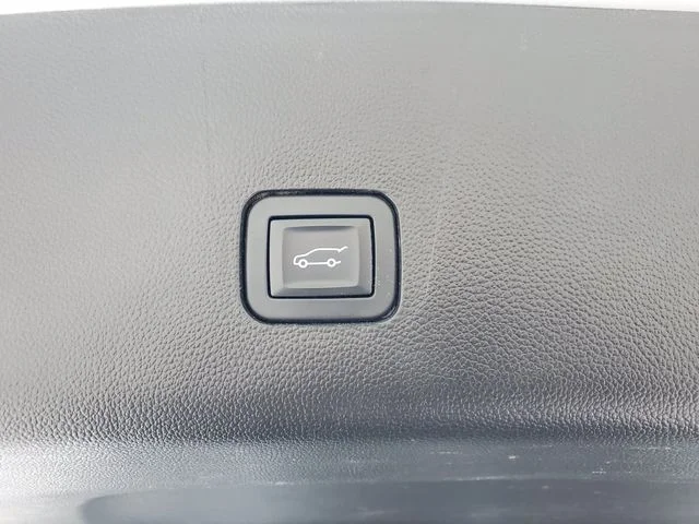 Used 2018 Silver Chevrolet LT image 9