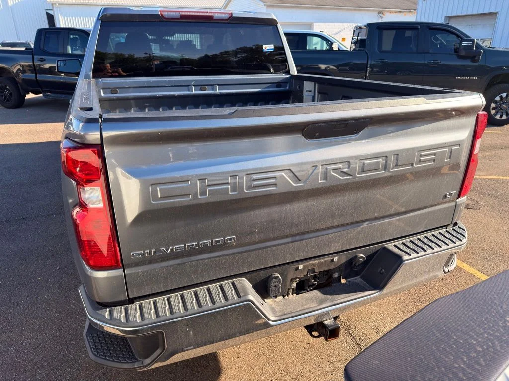 Used 2019 Gray Chevrolet LT image 9