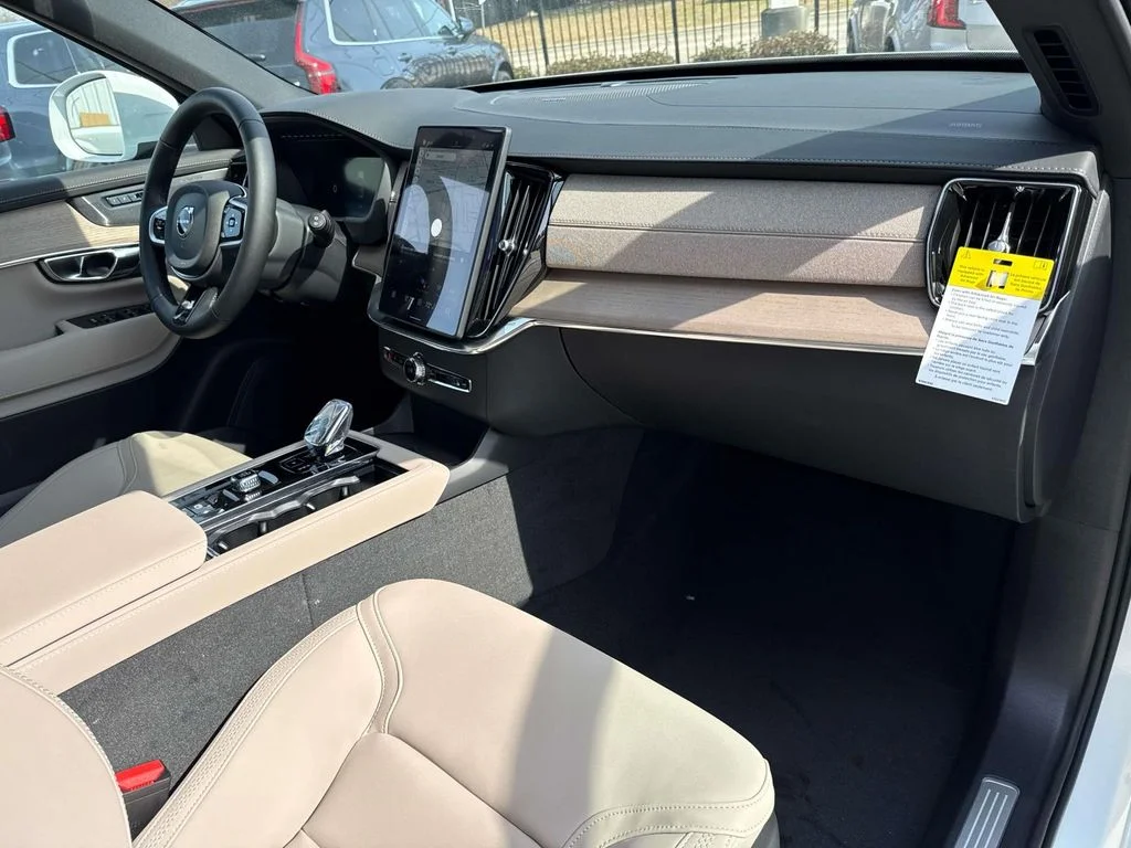 New 2026 White Volvo B6 Plus 7-Seater image 17