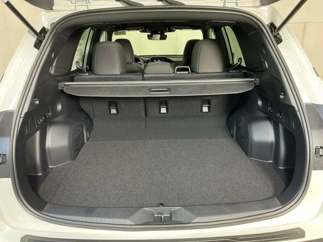New 2026 White Subaru Premium image 23