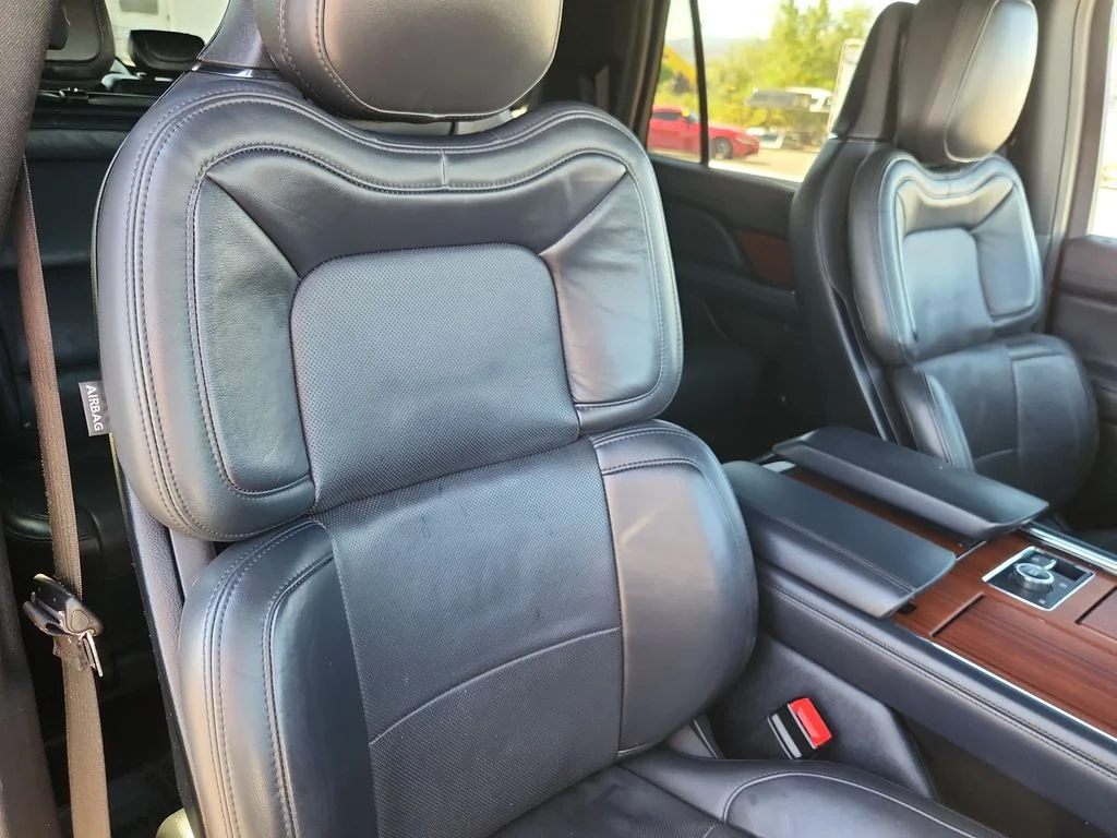 Used 2023 Black Lincoln Reserve image 16