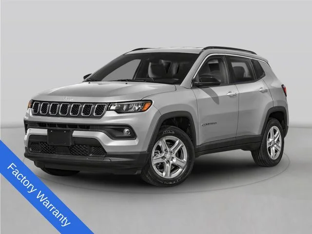 Used 2024 Silver Jeep Latitude Lux image 1