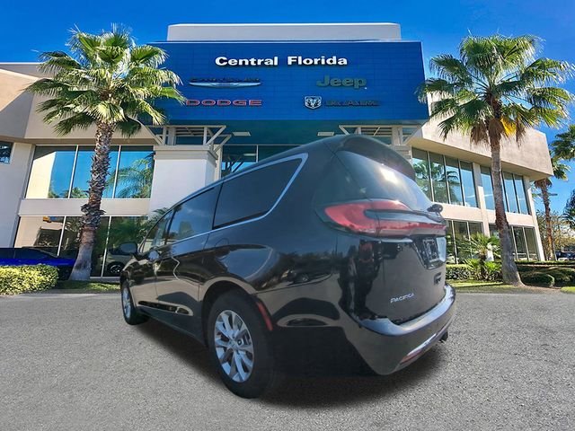 New 2026 Diamond Black Crystal Pearl-Coat Exterior Paint Chrysler Limited image 7