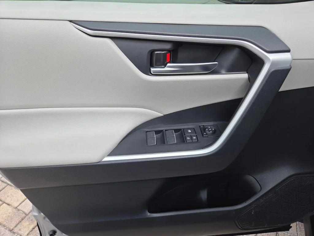 Certified Used 2025 Silver Toyota XLE image 27