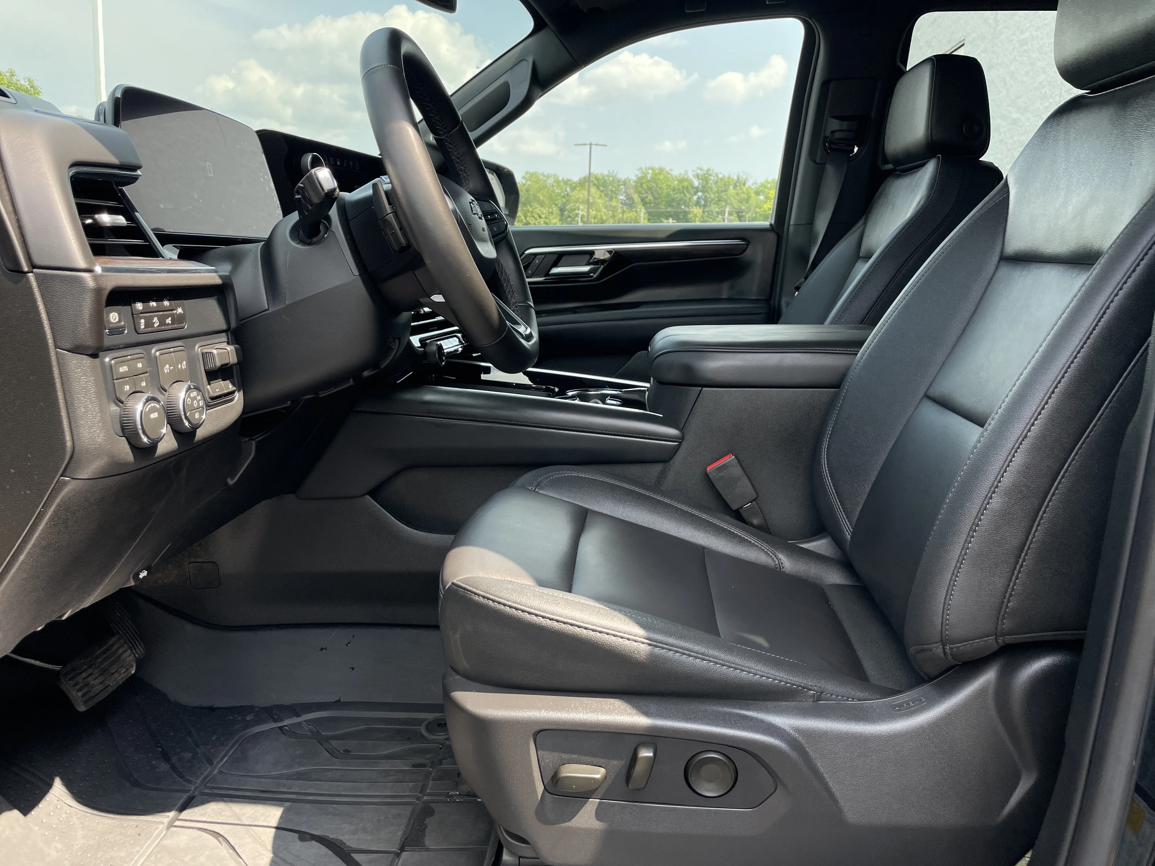 Used 2026 Black Chevrolet Z71 image 24