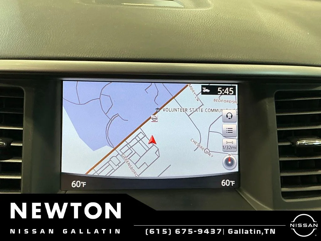 Used 2019 Pearl White Nissan Platinum image 10