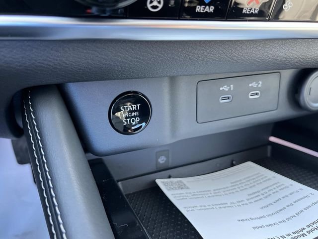 New 2026 Champagne Silver Metallic / Super Black Two-tone Nissan Platinum image 32