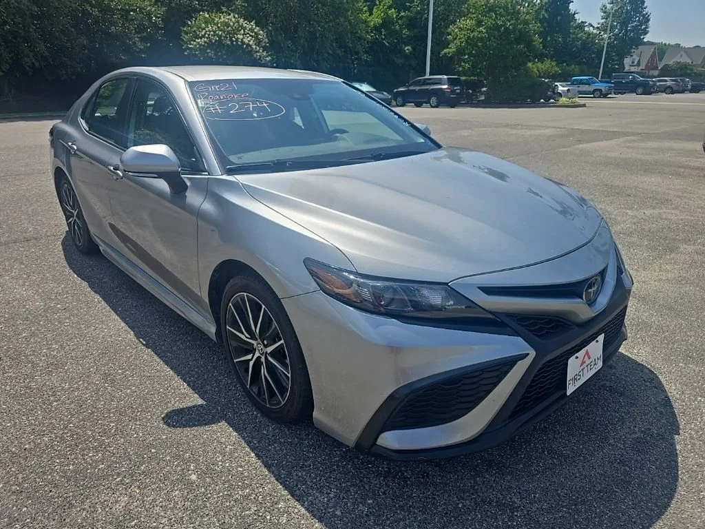 Used 2024 Silver Toyota SE image 3