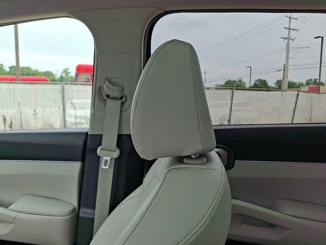 Used 2024 Black Kia S image 17