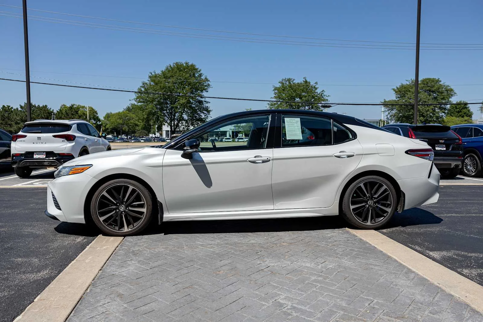 Used 2020 Wind Chill Pearl Toyota XSE V6 image 4