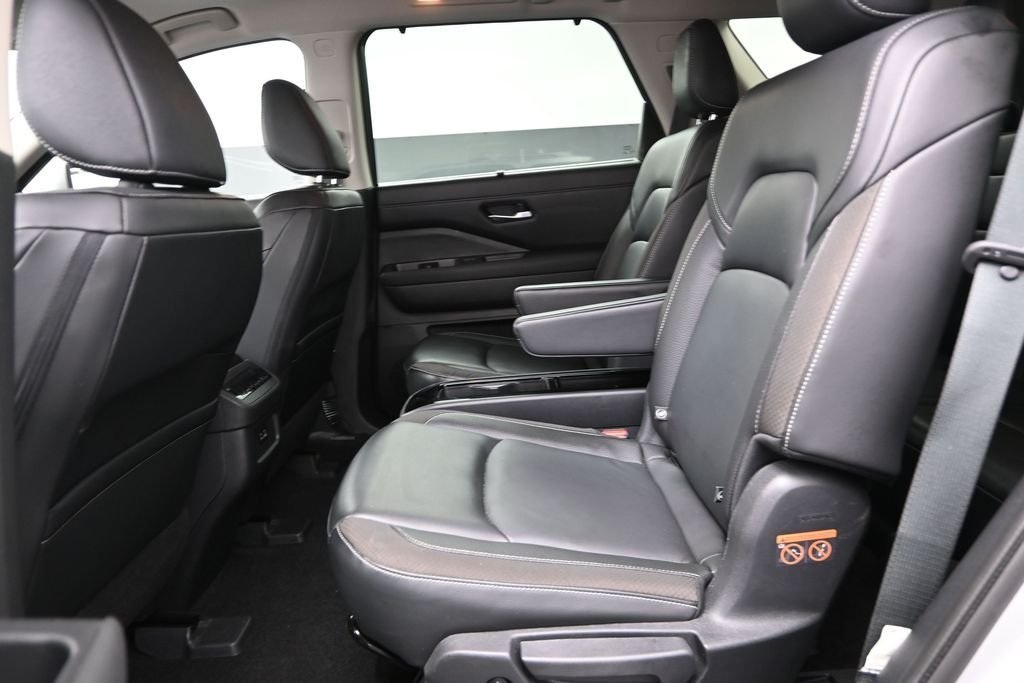 Used 2023 Silver Nissan SL image 15