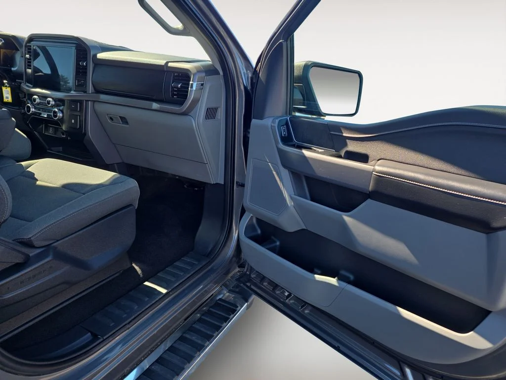 2025 Ford F-150 XLT - Photo 9