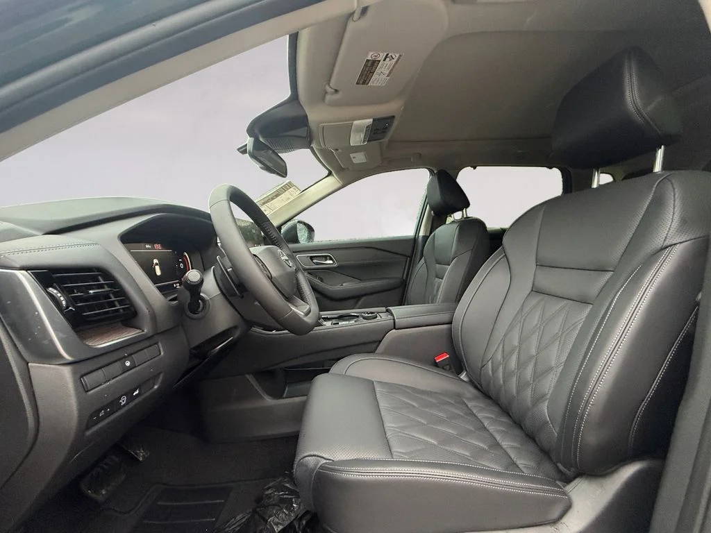 New 2026 Black Nissan Platinum image 10