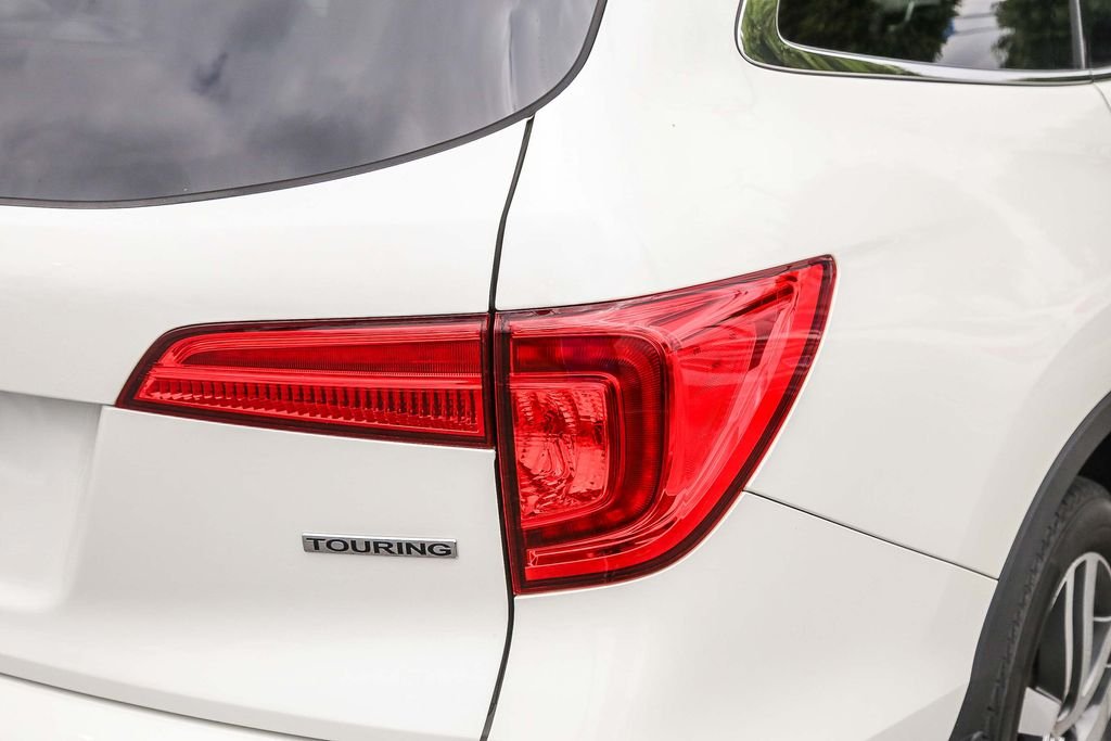 Used 2017 White Diamond Pearl Honda Touring image 7