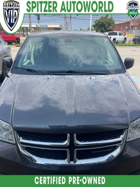 Used 2018 Gray Dodge SE image 1