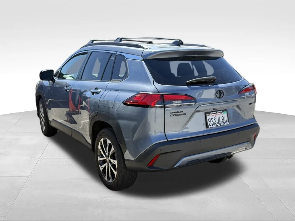 Used 2025  Toyota XLE image 4