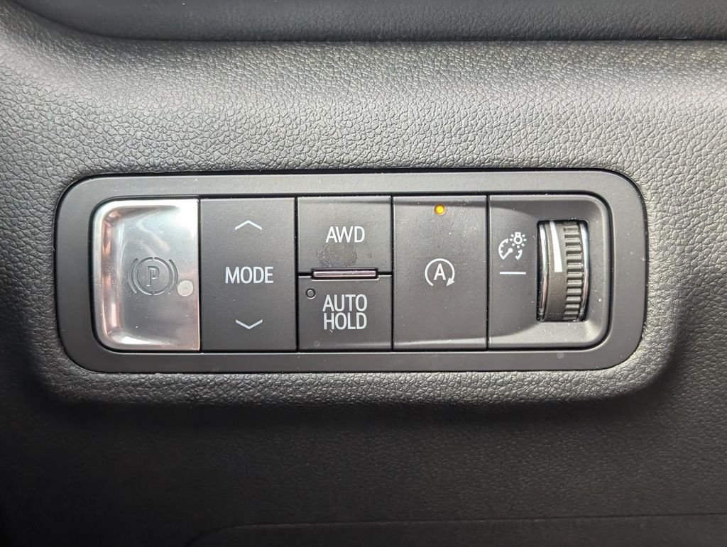Used 2026 White GMC AT4 image 21
