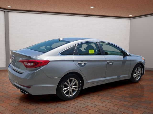 Used 2016 Gray Metallic Hyundai SE image 3