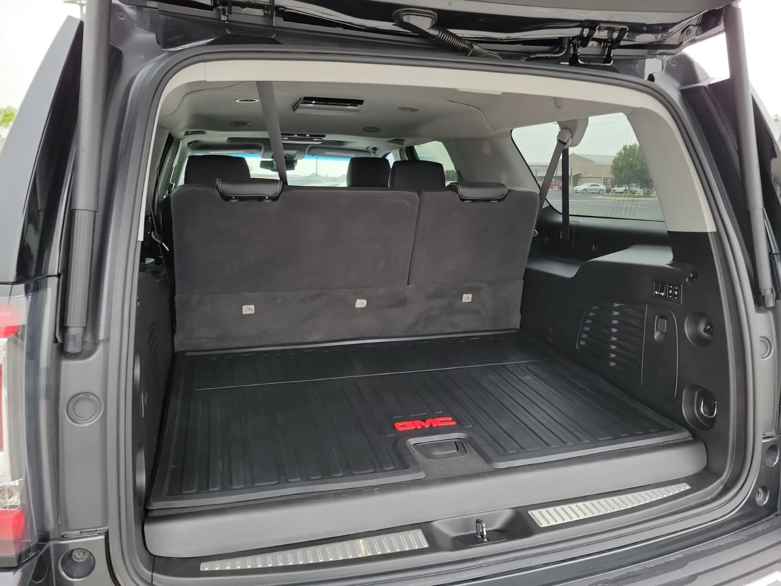 Used 2020 Black GMC 4WD Denali image 8