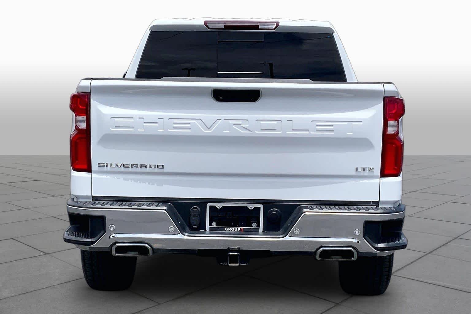 Used 2022 Summit White Chevrolet LTZ image 5