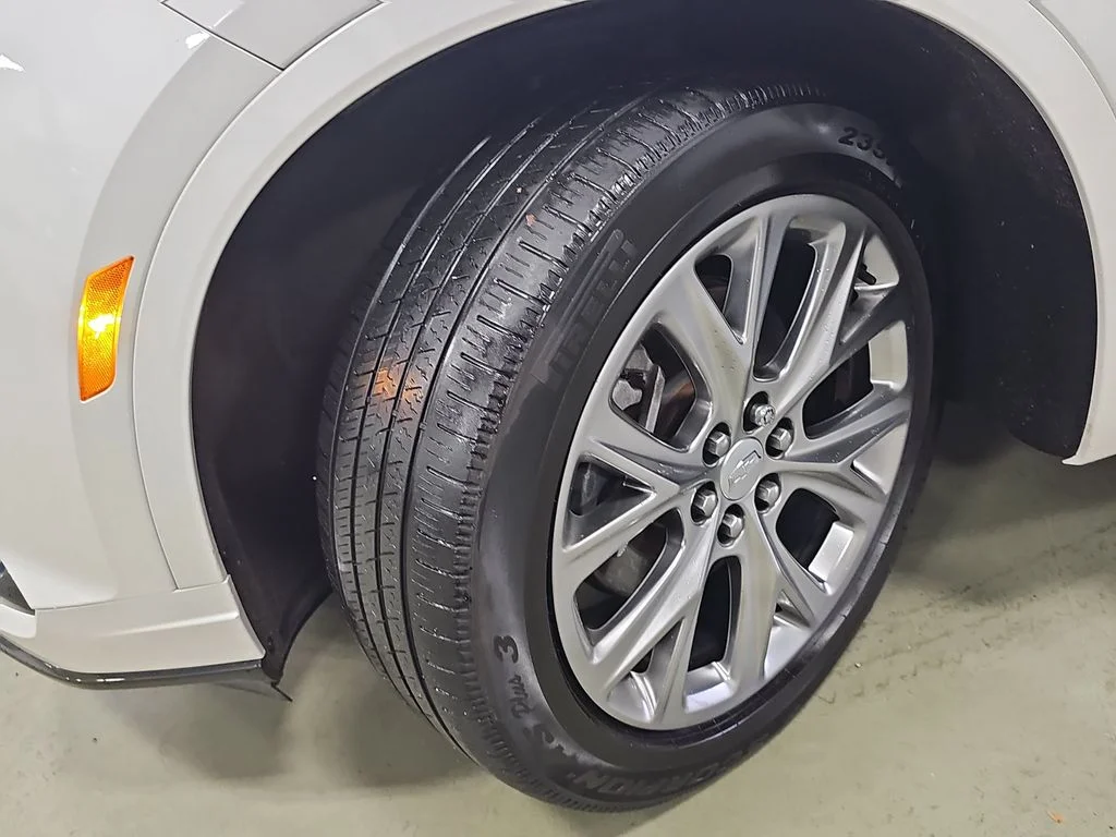 Used 2020 White Cadillac Sport image 33