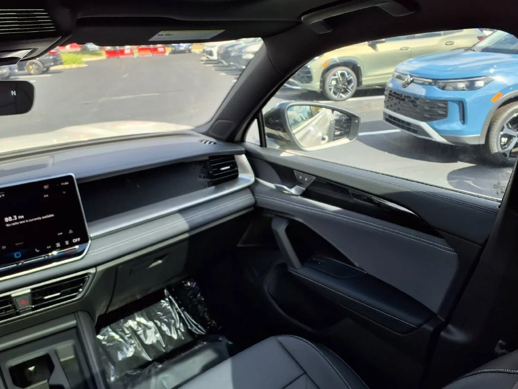 New 2026 Sandstone w/Deep Black Roof Volkswagen SE R-Line Black image 23