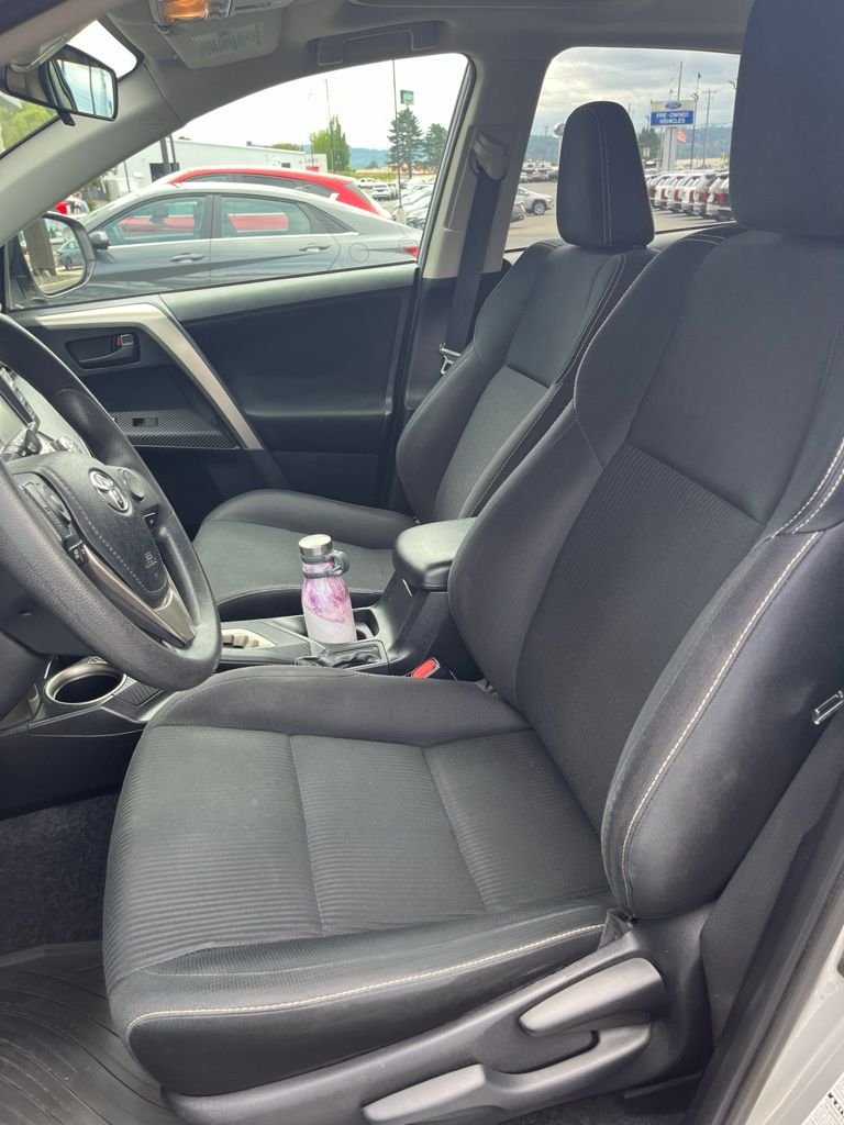 Used 2013 Classic Silver Metallic Toyota XLE image 10