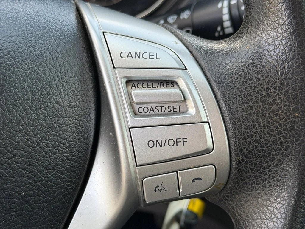 Used 2014 Blue Nissan S image 15