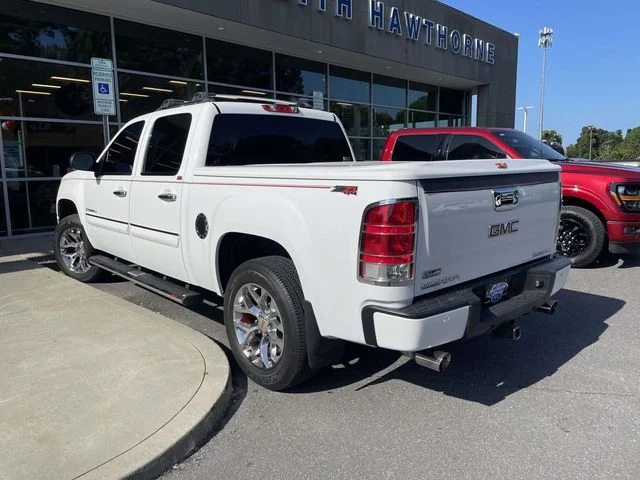 Used 2009 Summit White GMC Denali image 4