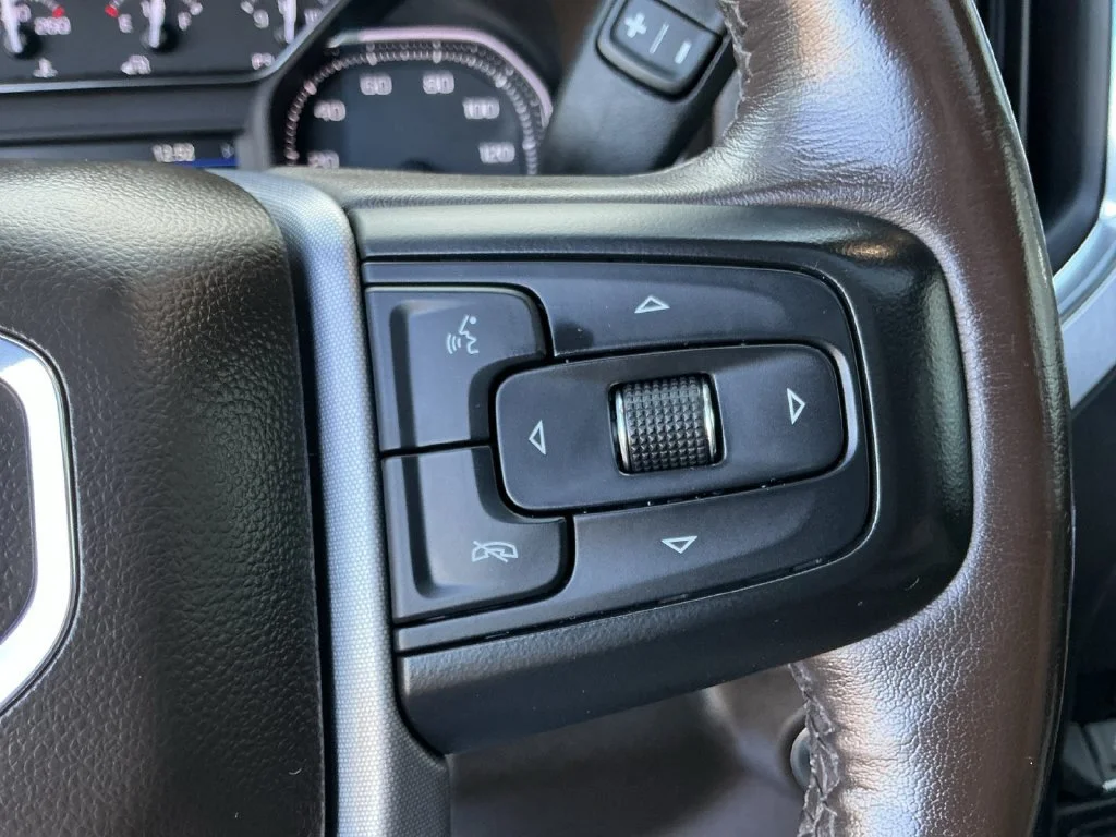 Used 2021 WHITE FROST TRICOAT GMC SLT image 25