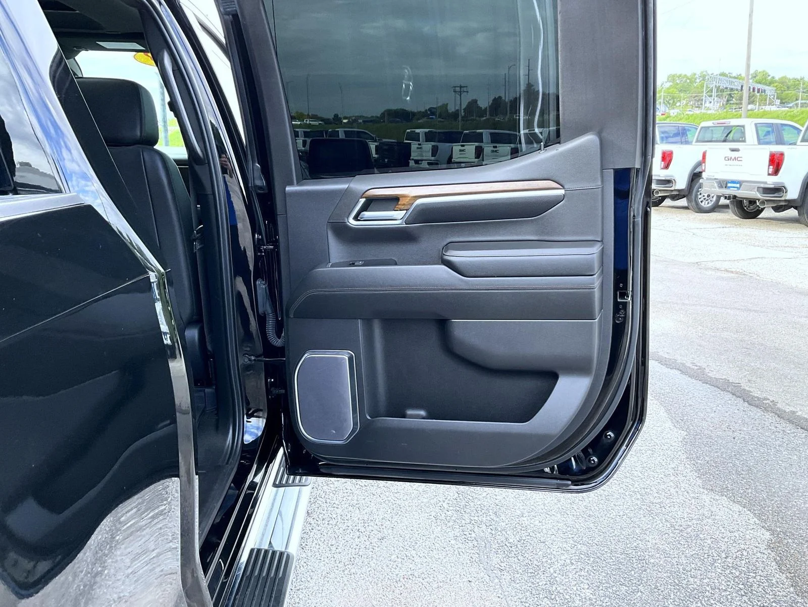 Used 2023 Black Chevrolet High Country image 17