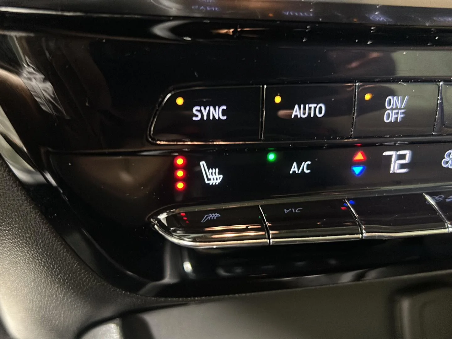 Used 2024 White Frost Tricoat Buick Avenir image 26