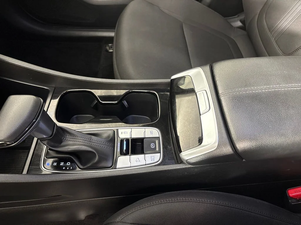 Used 2025 Silver Hyundai SEL image 45