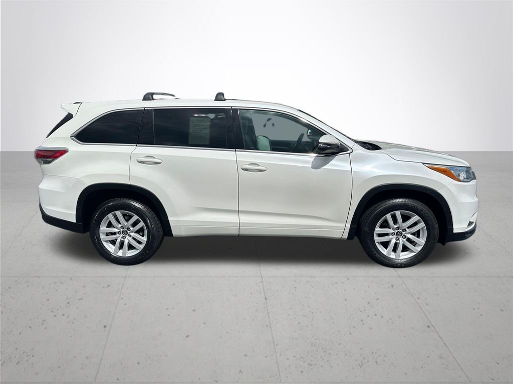 Used 2016 White Toyota LE image 6