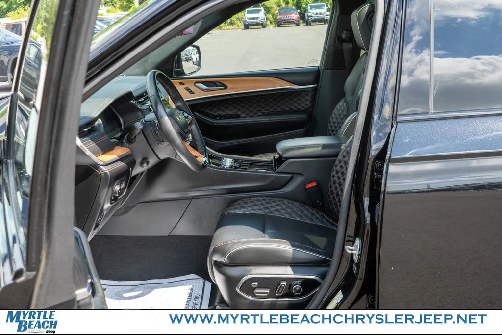 Certified Used 2021 Diamond Black Jeep Summit image 18
