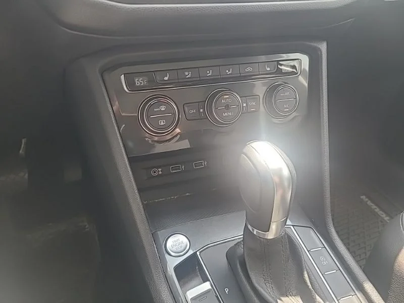 Used 2018 Black Volkswagen 2.0T SE image 16