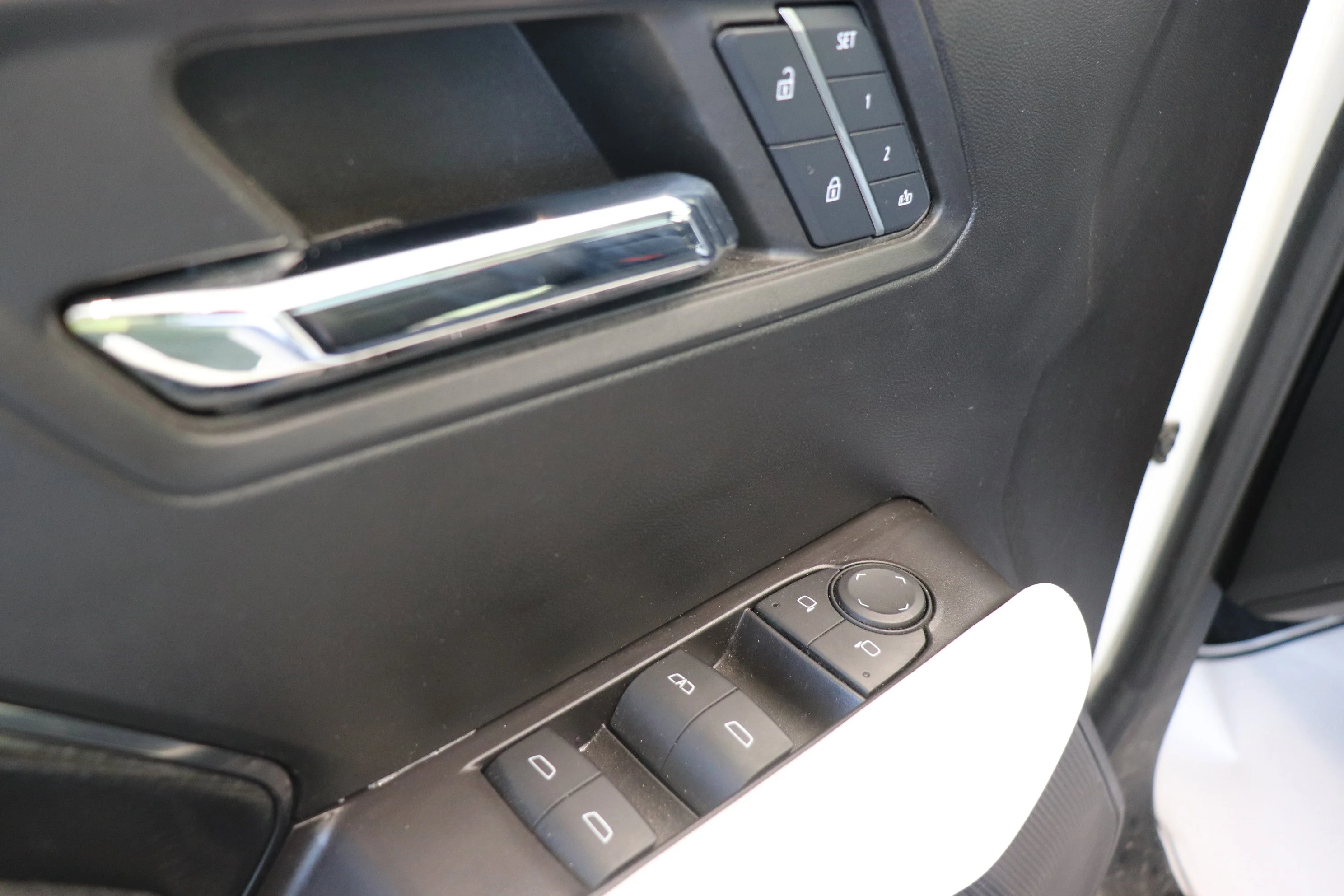 Used 2024 White GMC AT4X image 9