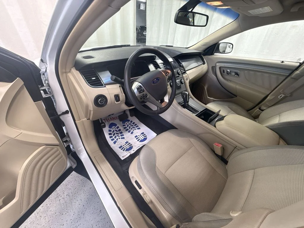 Used 2015 Oxford White Ford SEL image 14