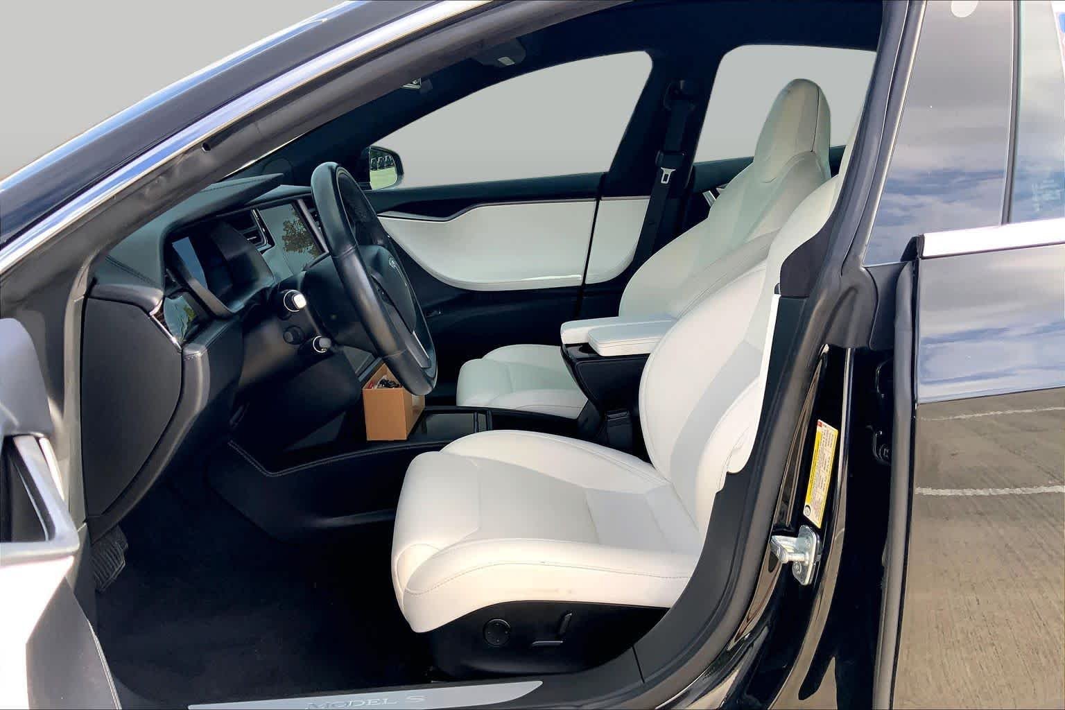 Used 2018 Obsidian Black Metallic Tesla 75D image 7