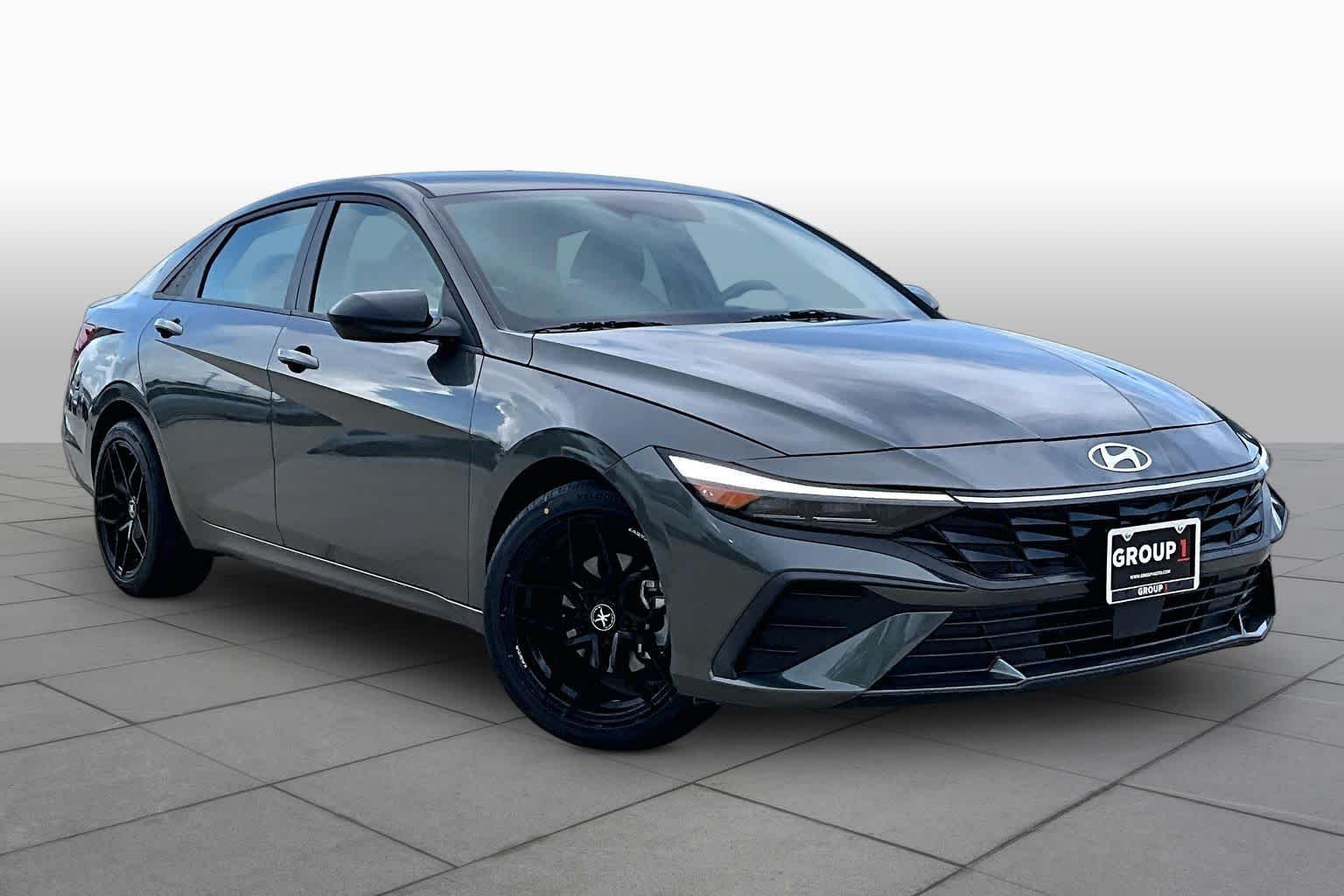 Used 2025 Amazon Gray Hyundai SEL Sport image 3